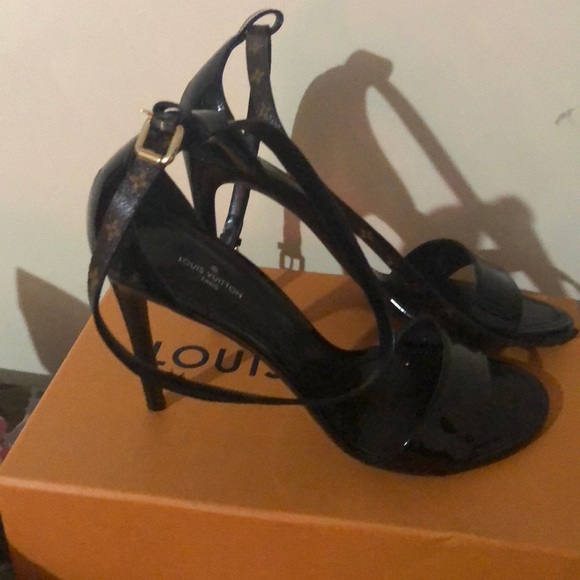 Heels - Picture 2 of 7